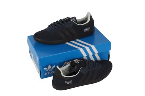 أديداس سامبا كحلي – لمسة كلاسيكية بإطلالة عصرية