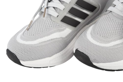 حذاء أديداس ألترا بوست