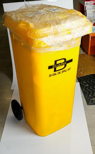 Full 30-liter oil waste bin