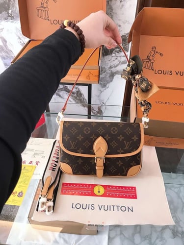 LOUIS VUITTON