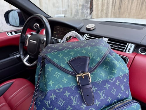 LOUIS VUITTON