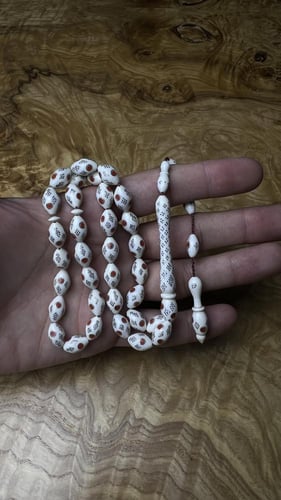 سبحة عاج مطعم بمرجان وفضة