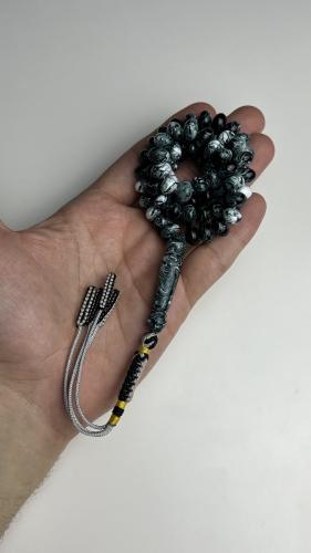 Turquoise and oil-colored prayer beads