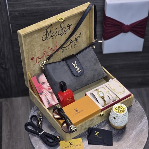 بوكس نسائي متكامل شنطة مع طقم ساعة وعطر أنيق