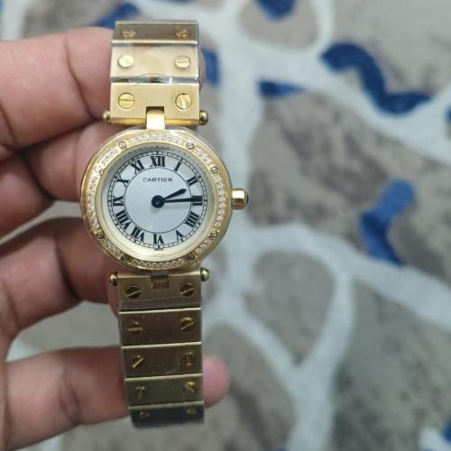 ساعة كارتير نسائي لون ذهبي بفصوص