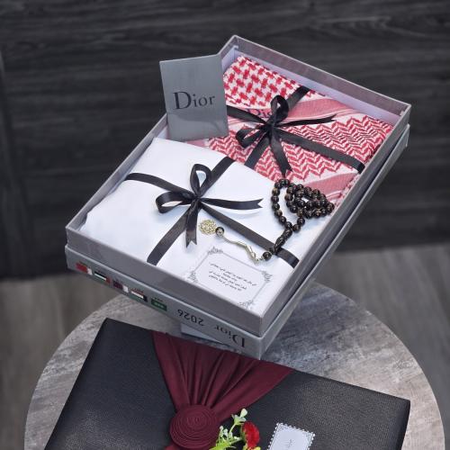 طقم هدايا رجالي قماش ديور صيفي مع شماغ وسبحة