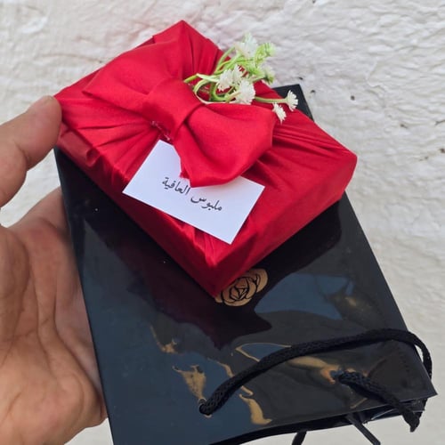 سلسال مطلي بالذهب على شكل جناح ملاك بتصميم أنيق