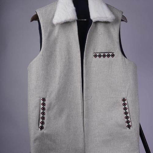 سديري شتوي قلاب فرو لون ابيض بطانة سوداء