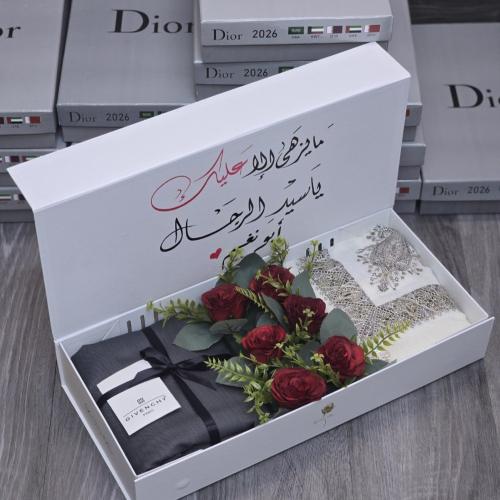 تنسيق هدايا رجاليه فخمه مع ورد