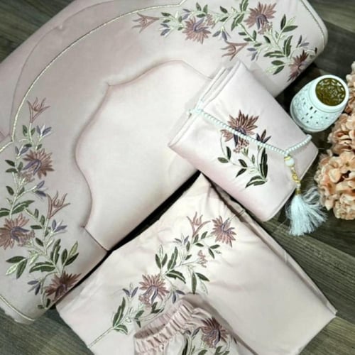 بوكس صلاة سجادة ملكي مع شرشف ومصحف مغلف