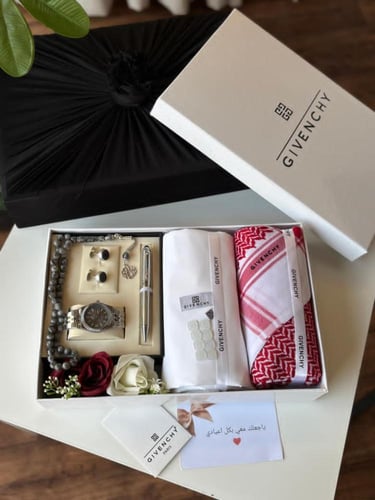 طقم هدايا رجالي ساعة مع شماغ وقماش من جفنشي