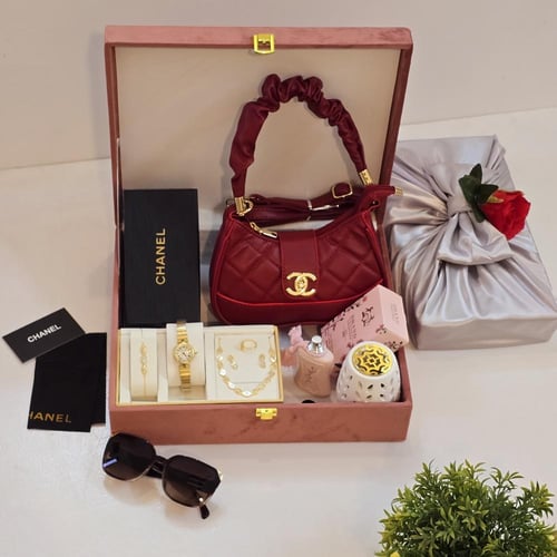 طقم اكسسوار نسائي مطلي بالذهب مع سلسال وسوار وخاتم...