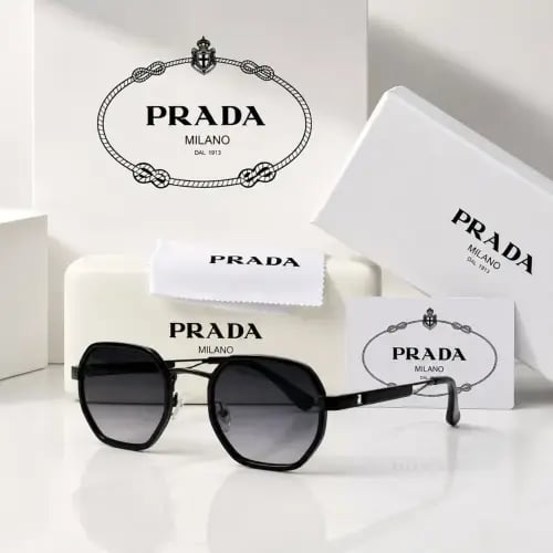 نظارة برادا Prada شمسية لون اسود