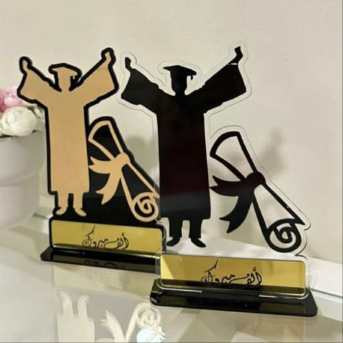 دروع تخرج للخريجات حجم صغير