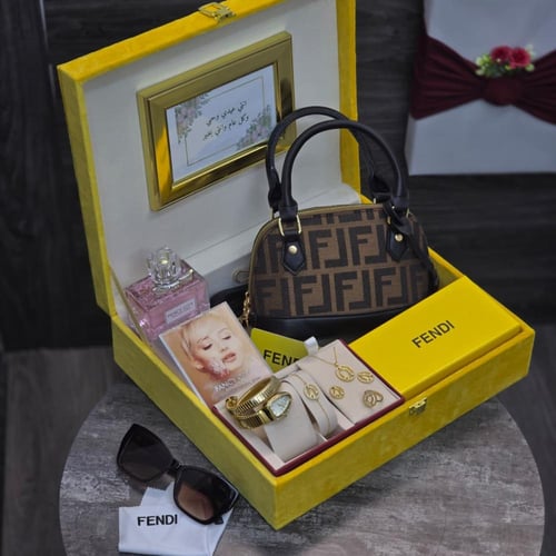 هدايا نسائية متكاملة شنطة مع طقم ساعة وعطر