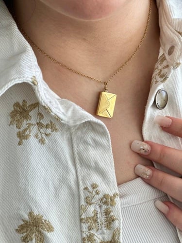 سلسال بالكرت السري بتصميمك المميز