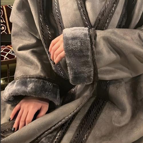 فروة ملكية شتوية نسائية