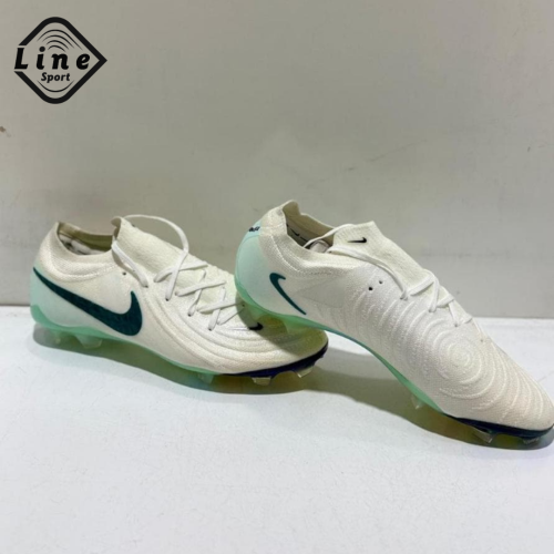 حذاء كرة قدم Nike (نايكي) الأبيض بتقنية التلاعب