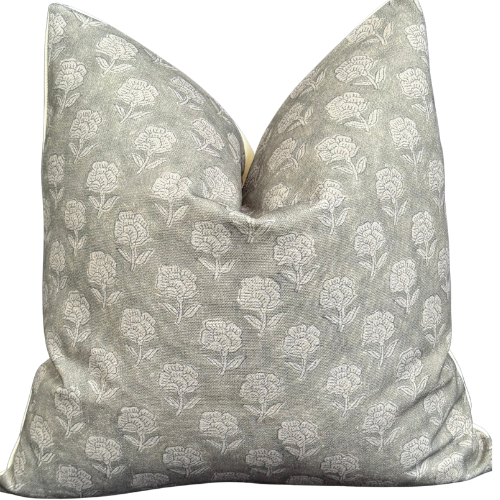 غطاء مخدة زيتي مزهر