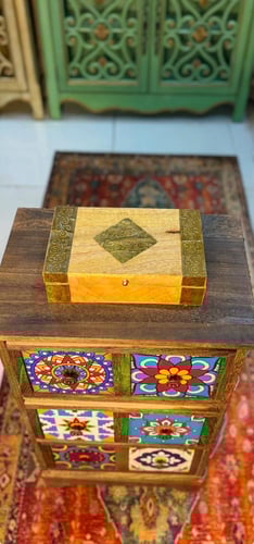 صندوق مربع وسط 1