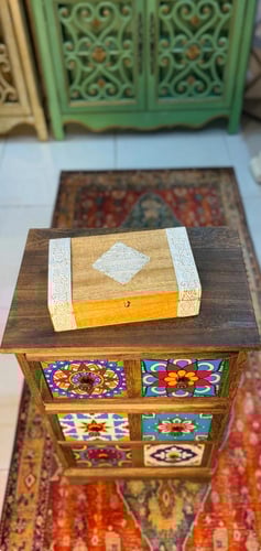 صندوق مربع وسط 2