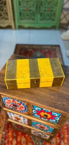 صندوق انتيك اصفر