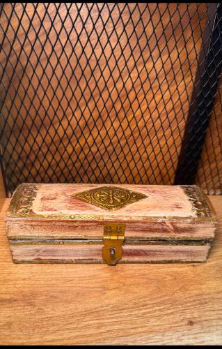 صندوق أنتيك لون بيج