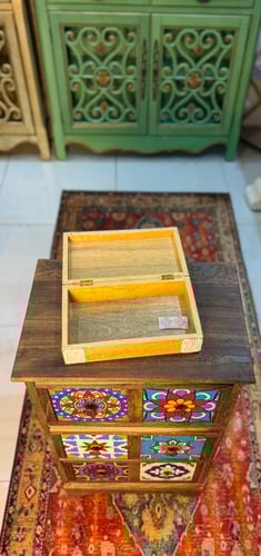 صندوق مربع وسط 2