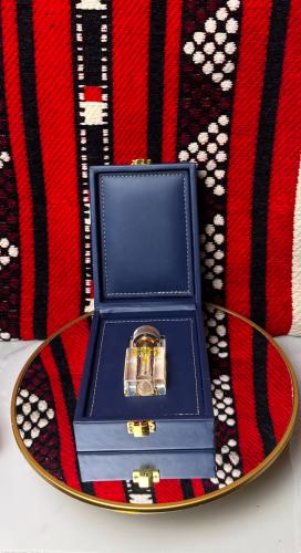 ربع تولة كرستاله فارغة + علبة جلد لون ازرق