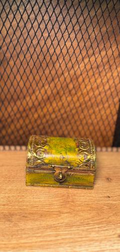 صندوق انتيك لون زيتي 2