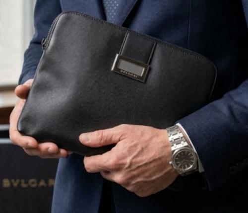 شنطة بولغاري مع مستحلب معالج ٤٠ مل و بلسم شفاه و ع...