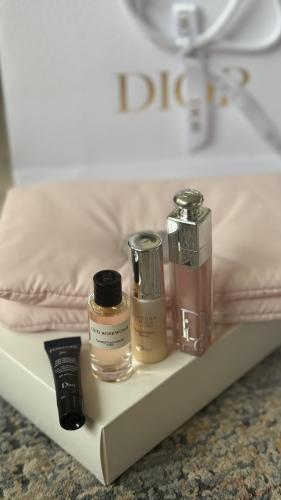 باوتش ديور مع عطر ميني وقلوس فل سايز وميني سيروم و...