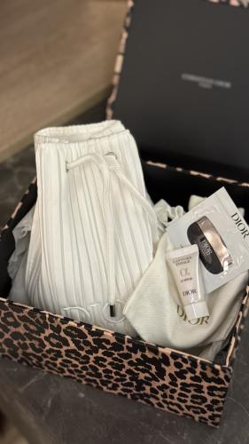 بوكس ديور شنطة ميكب مع دست باق وسيروم وكريم