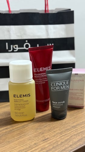 مجموعة عناية تونر وكريم وسكراب وكريم للجسم من كلين...