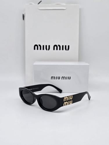 تألقي بأناقة مع نظارات Miu Miu الشمسية"