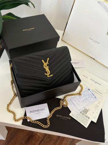 حقيبة YSL الفاخرة: لمسة ذهبية لأناقة لا مثيل لها