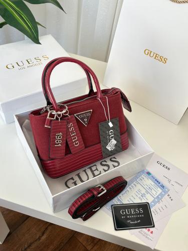 حقيبة غس Guess: أناقة خمرى مبهرة لمظهرك المثالي