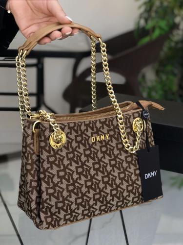 حقيبة DKNY البني الفاتح: لمسة من الفخامة لكل إطلال...