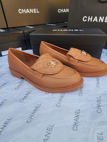 أحذية Chanel بلون بني دافئ: تألقي بالفخامة والأناق...