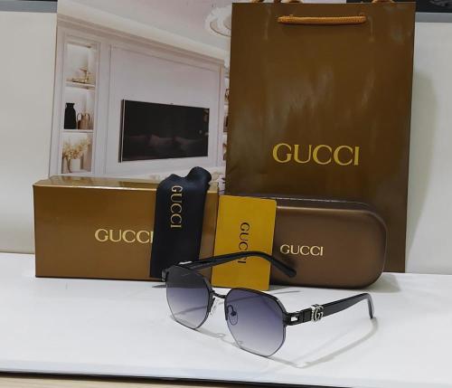نظارة Gucci شمسية نسائية بعدسات رمادية متدرجة