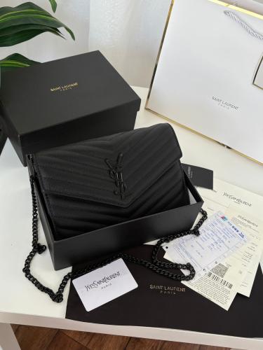 حقيبة YSL السوداء: رمز الأناقة والفخامة العصرية