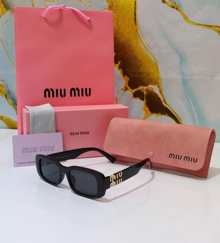 تألقي بالفخامة مع نظارات Miu Miu الشمسية