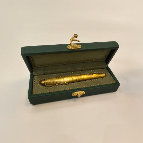 Gold pen, special edition with the university logo...