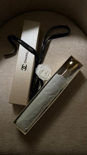 مظلة chanel offwhite
