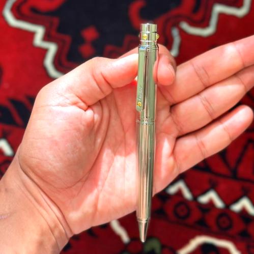قلم سانتوس كلاسيك (كبير) ومٌطعم بلون ذهبي