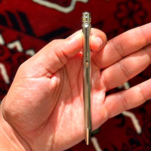 قلم سانتوس كلاسيك (صغير) ومٌطعم بلون ذهبي