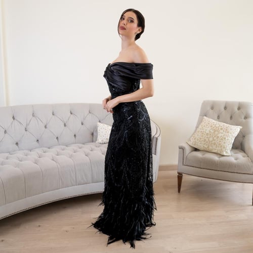 فستان سهرة اسود مزين بريش