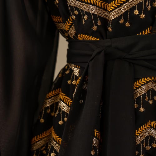 جلابية شيفون بتطريز ذهبي متدرج