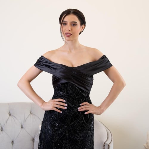 فستان سهرة اسود مزين بريش