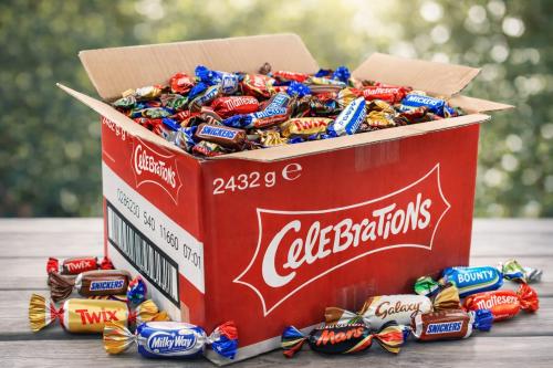 شوكولاته سلبريشن متنوعة بريطانية كرتون 2.5 كيلو